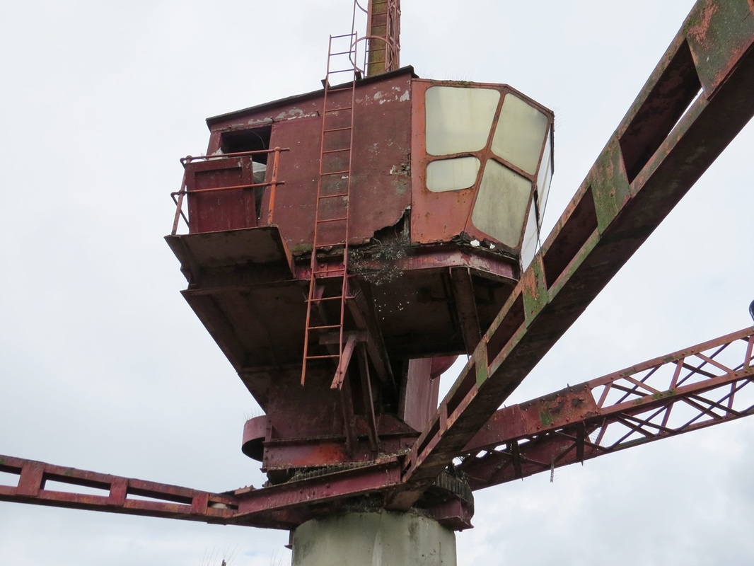 Picture of Rotherhithe red crane. This crane is the last of its kind in London 
